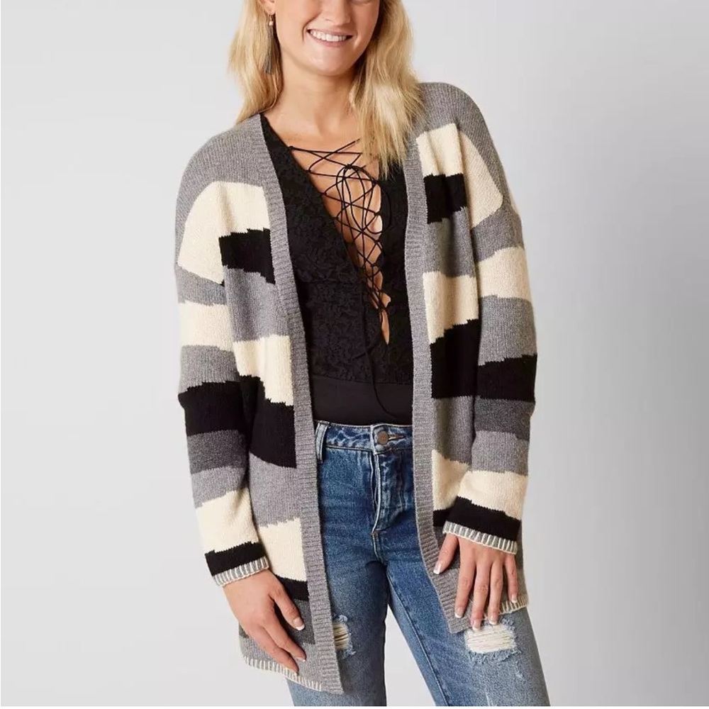 Gimmicks by BKE Women’s Color Block Open Front Cardigan Sweater Medium‎
